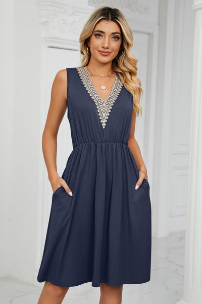 Contrast V-Neck Sleeveless Dress